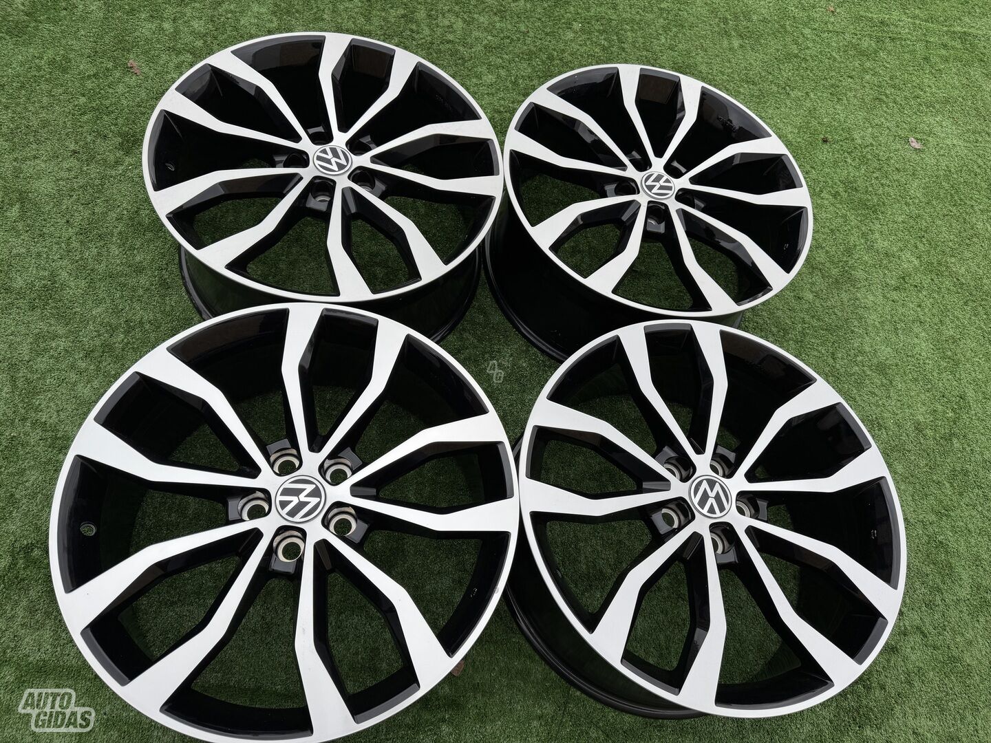 Volkswagen Siunciam, 9J ET45 Transporter light alloy R21 rims