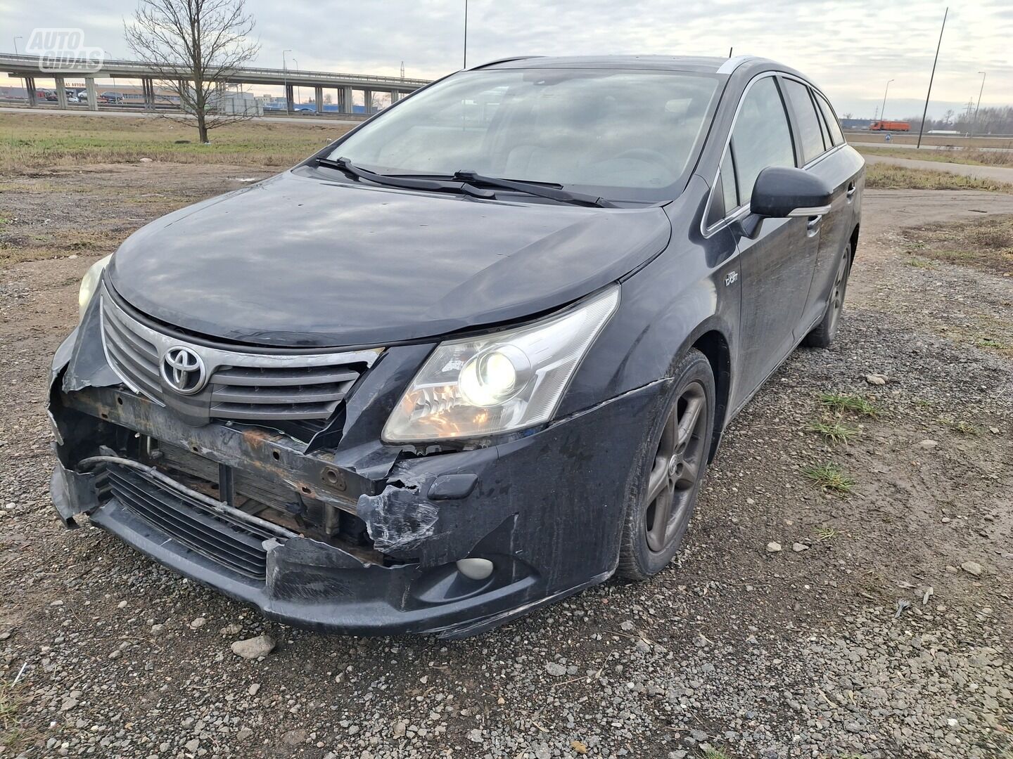 Toyota Avensis 2010 y parts