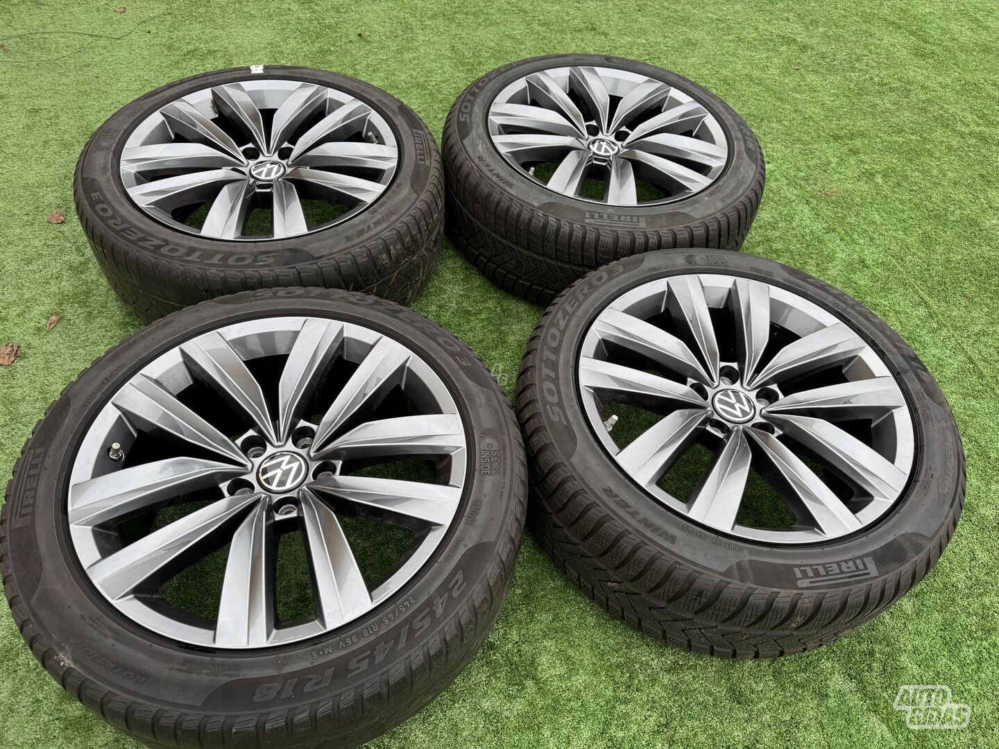 Volkswagen Siunciam, 8J ET40 light alloy R18 rims