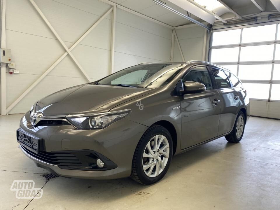 Auris 2016 m Universalas