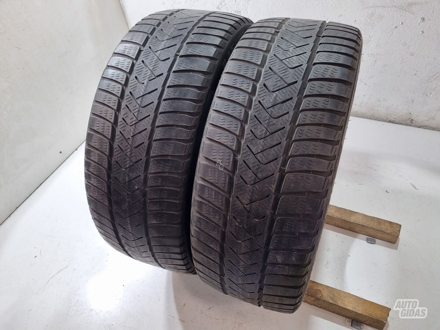 Pirelli 3mm R19 universalios padangos lengviesiems