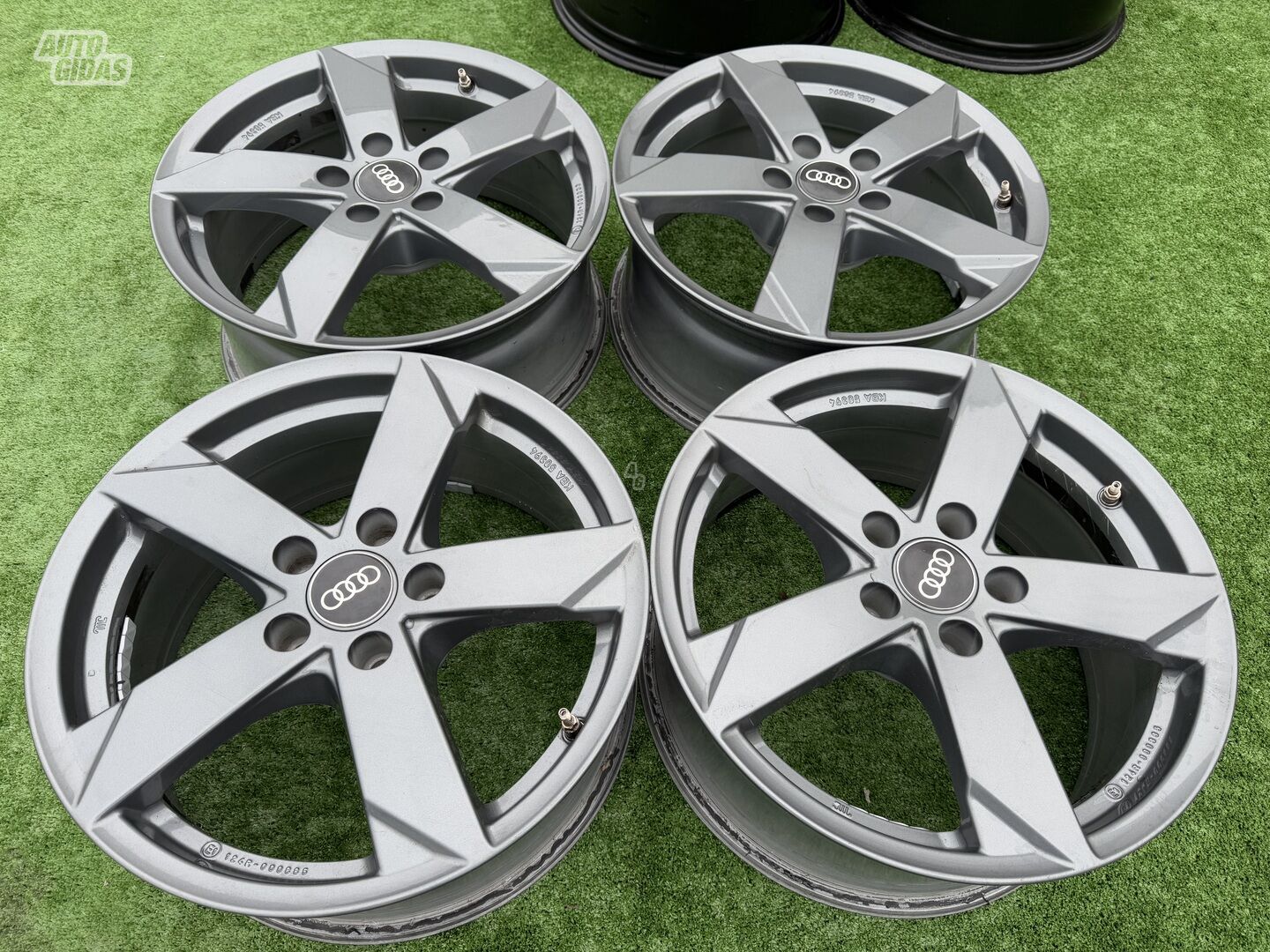 Audi Siunciam, 7J ET39 light alloy R17 rims