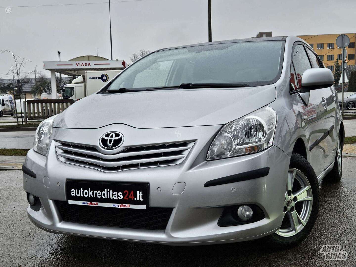 Toyota Verso 2009 г Минивэн