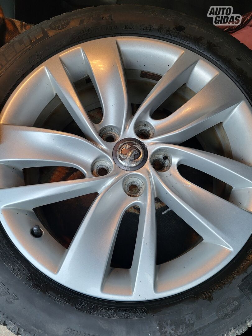 Insignia light alloy R18 rims