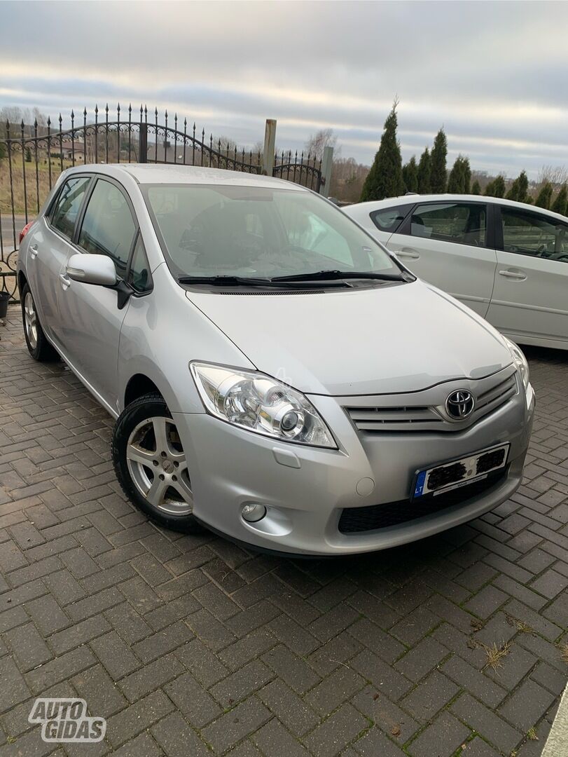 Toyota Auris 2012 г Хэтчбек