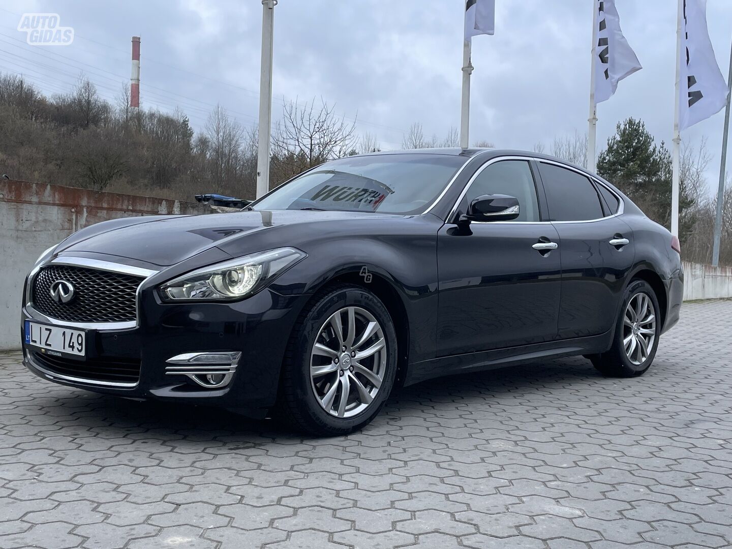 Infiniti Q70 2016 г Седан