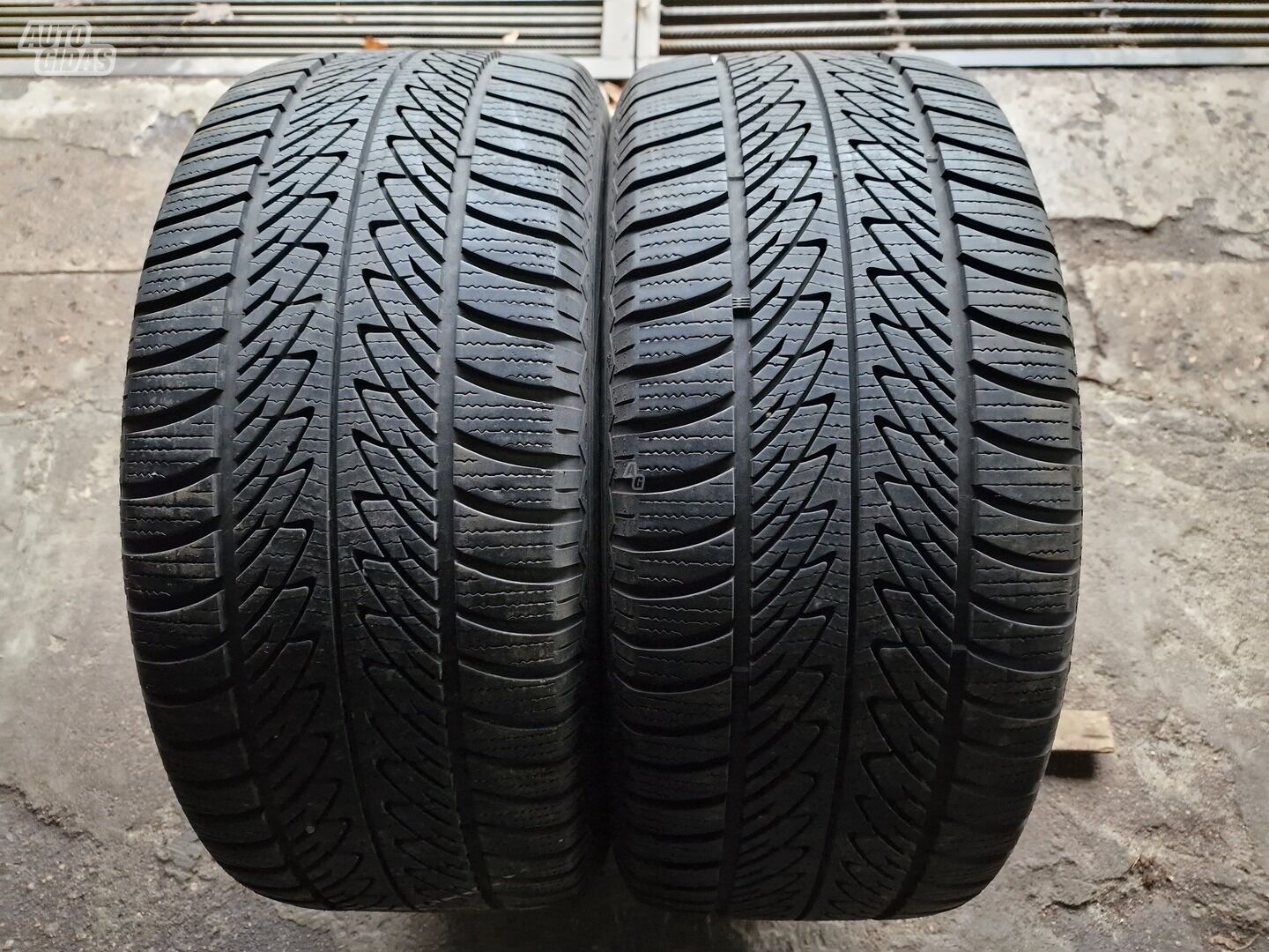 Goodyear UltraGrip 8 Perfom R20 зимние шины для автомобилей