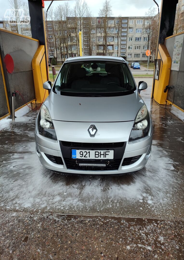 Renault Scenic 2012 y Hatchback