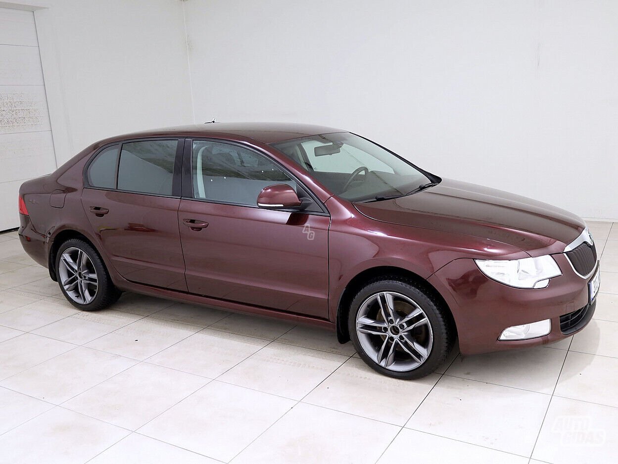 Skoda Superb 2011 y Sedan