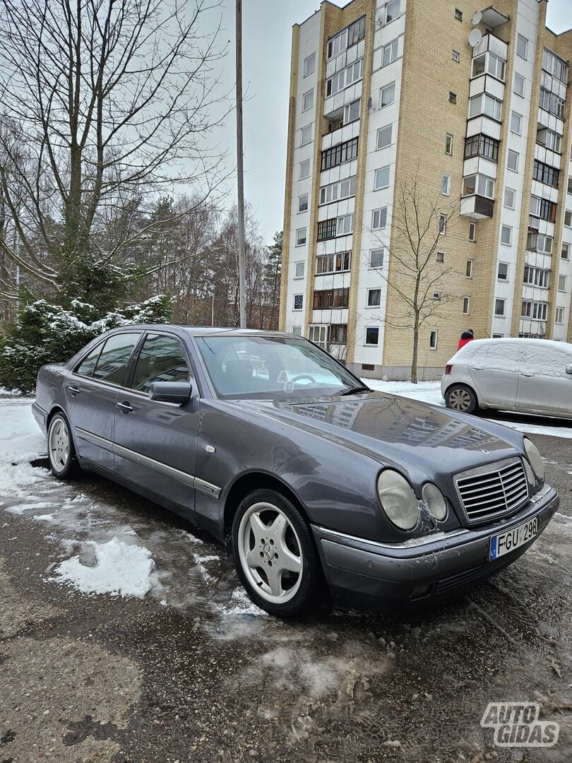 Mercedes-Benz E 200 1997 y Sedan