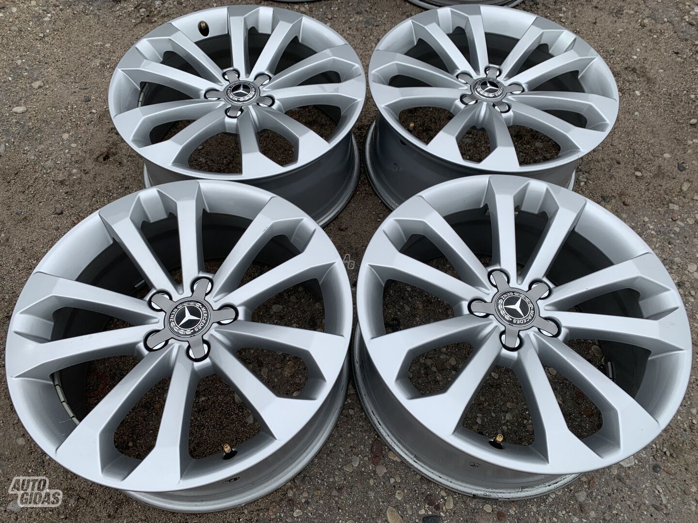 Mercedes-Benz Siunciam, 8J ET39 light alloy R18 rims