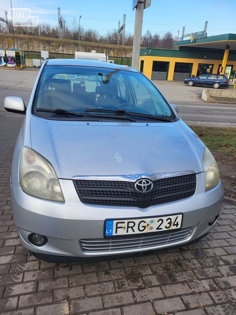 Toyota Corolla Verso 2004 г Минивэн