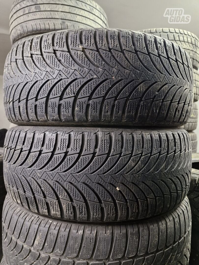 Bridgestone R16 universalios padangos lengviesiems