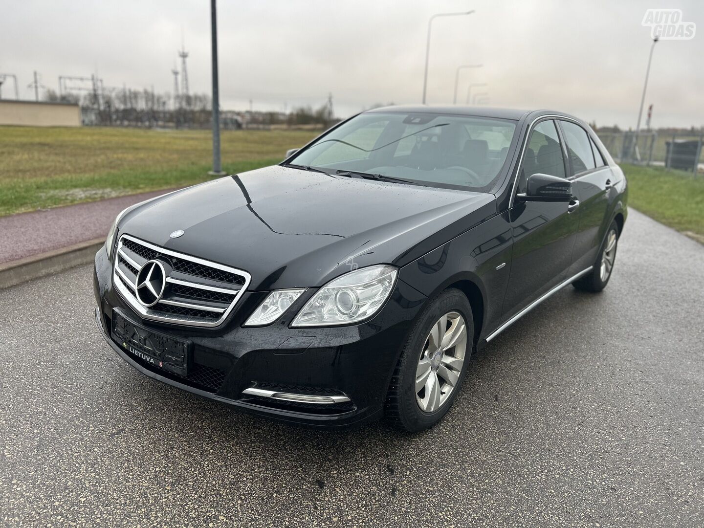 Mercedes-Benz E 220 2011 y Sedan