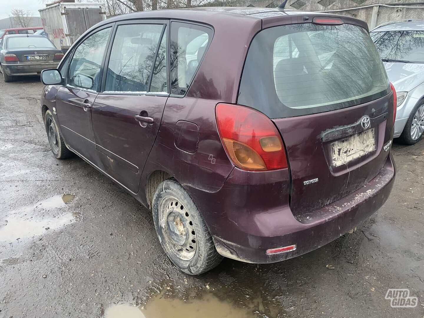 Toyota Corolla Verso 2003 г Минивэн