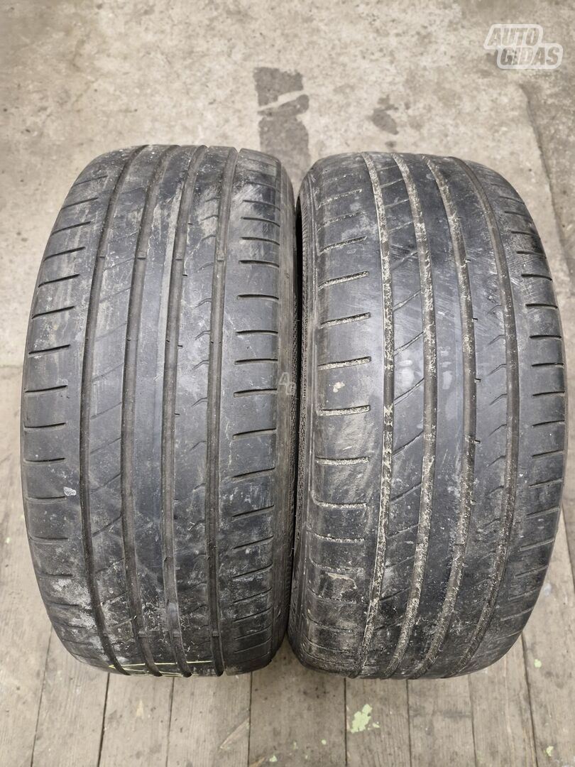 Dunlop R17 summer tyres passanger car