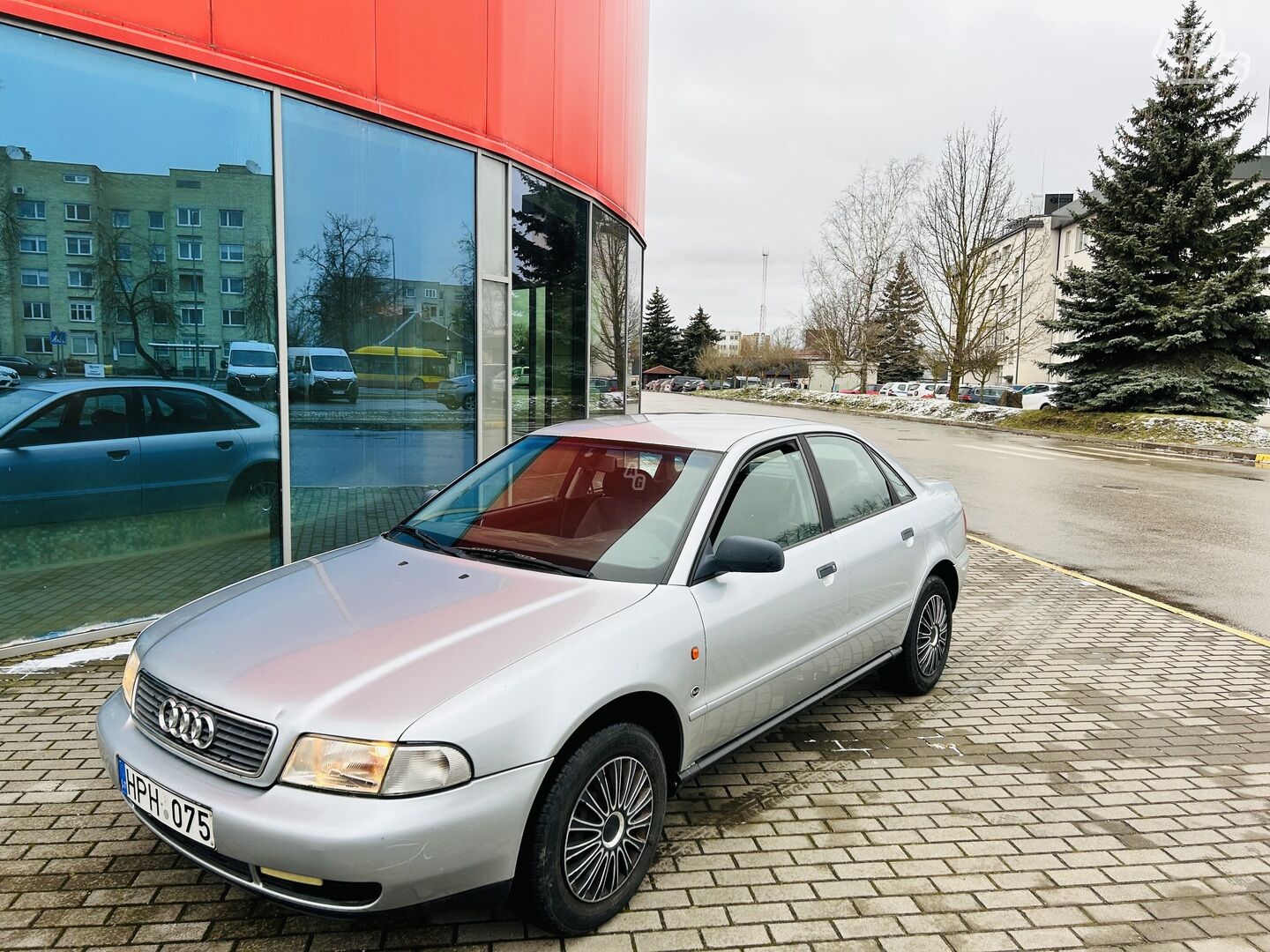 Audi A4 1995 m Sedanas