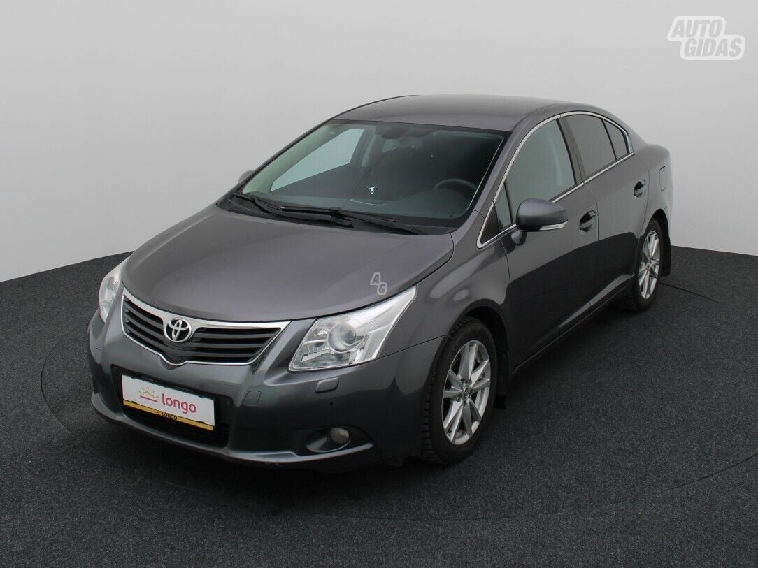 Toyota Avensis 2011 y Sedan