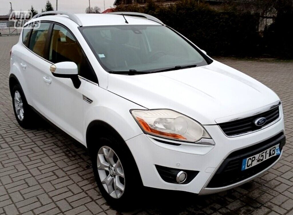 Ford Kuga 2009 y Off-road / Crossover