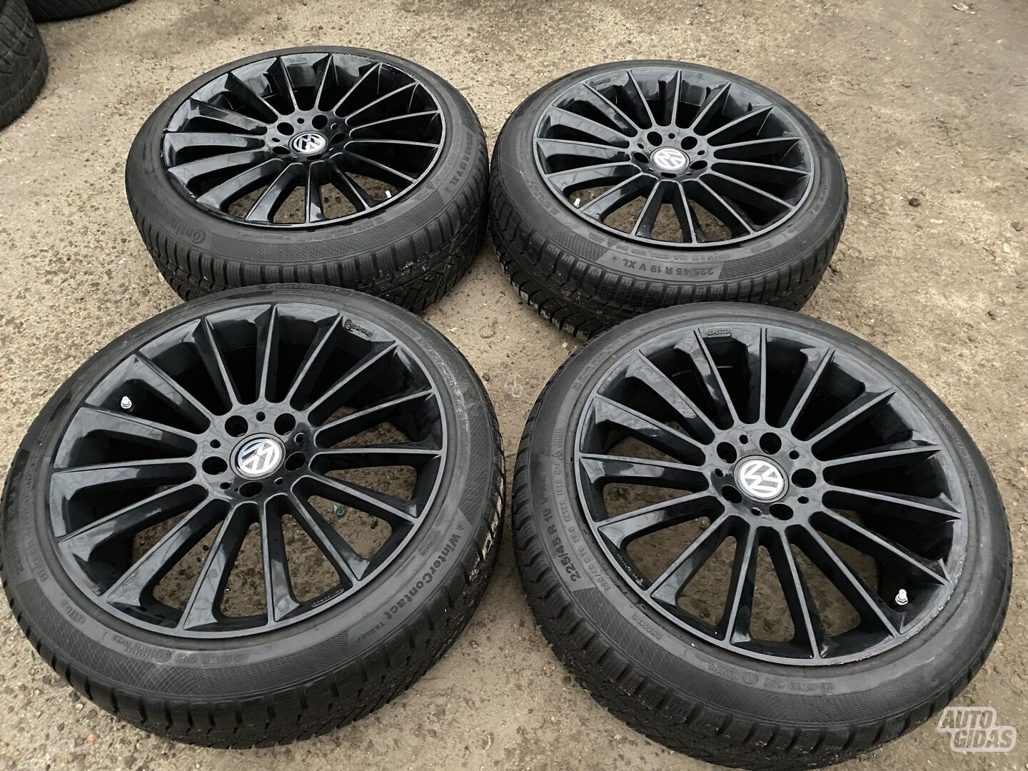 Volkswagen Siunciam, 8J ET38 light alloy R19 rims