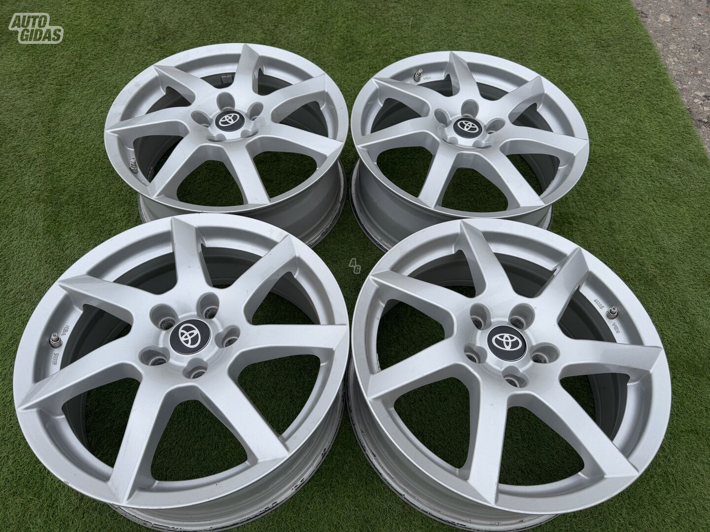 Toyota SIunciam, 7J ET50 light alloy R17 rims