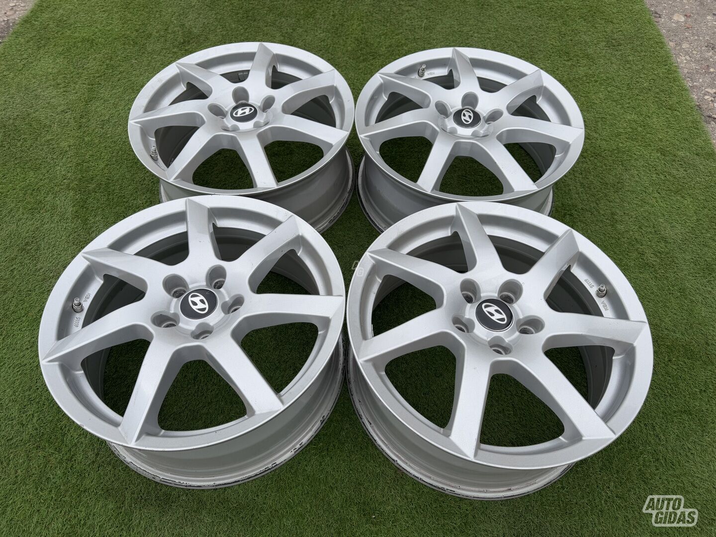 Hyundai Siunciam, 7J ET50 light alloy R17 rims