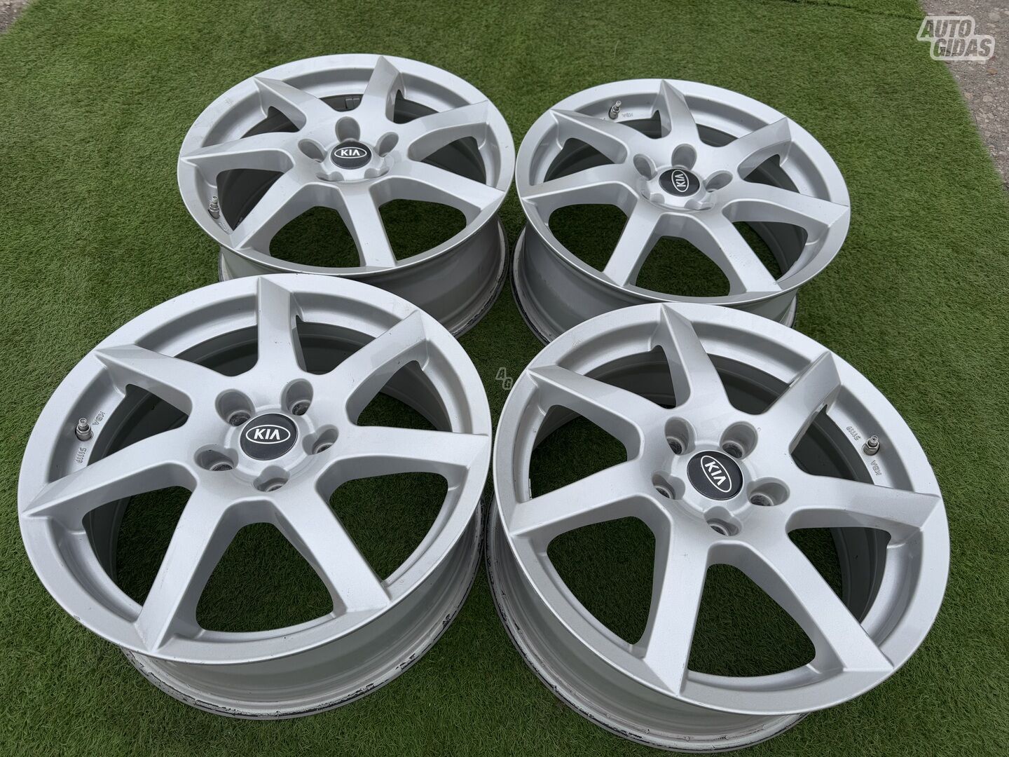 KIA Siunciam, 7J ET50 light alloy R17 rims