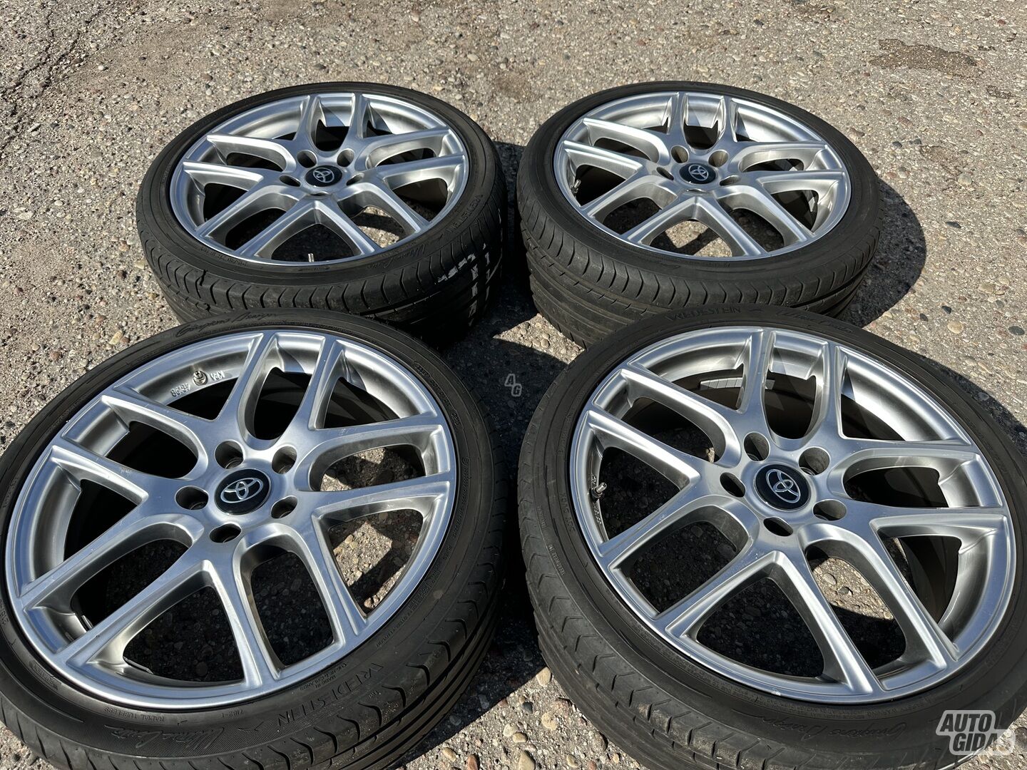 Toyota Siunciam, 7.5J ET45 light alloy R18 rims