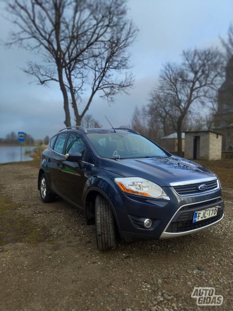 Ford Kuga 2010 y Off-road / Crossover