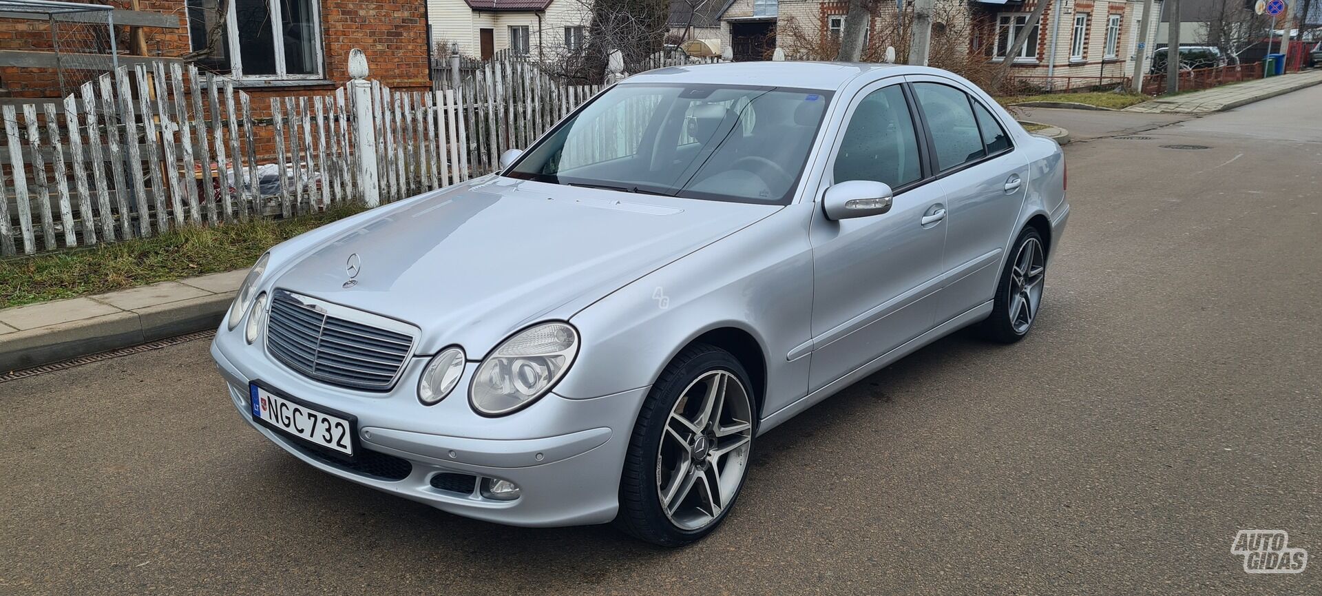 Mercedes-Benz E 220 2006 y Sedan