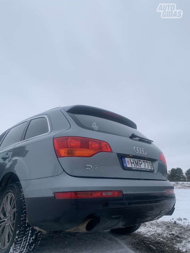 Audi Q7 2006 y Off-road / Crossover