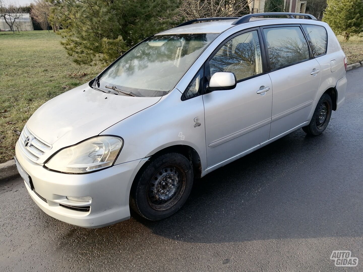 Toyota Avensis Verso 2004 г Минивэн