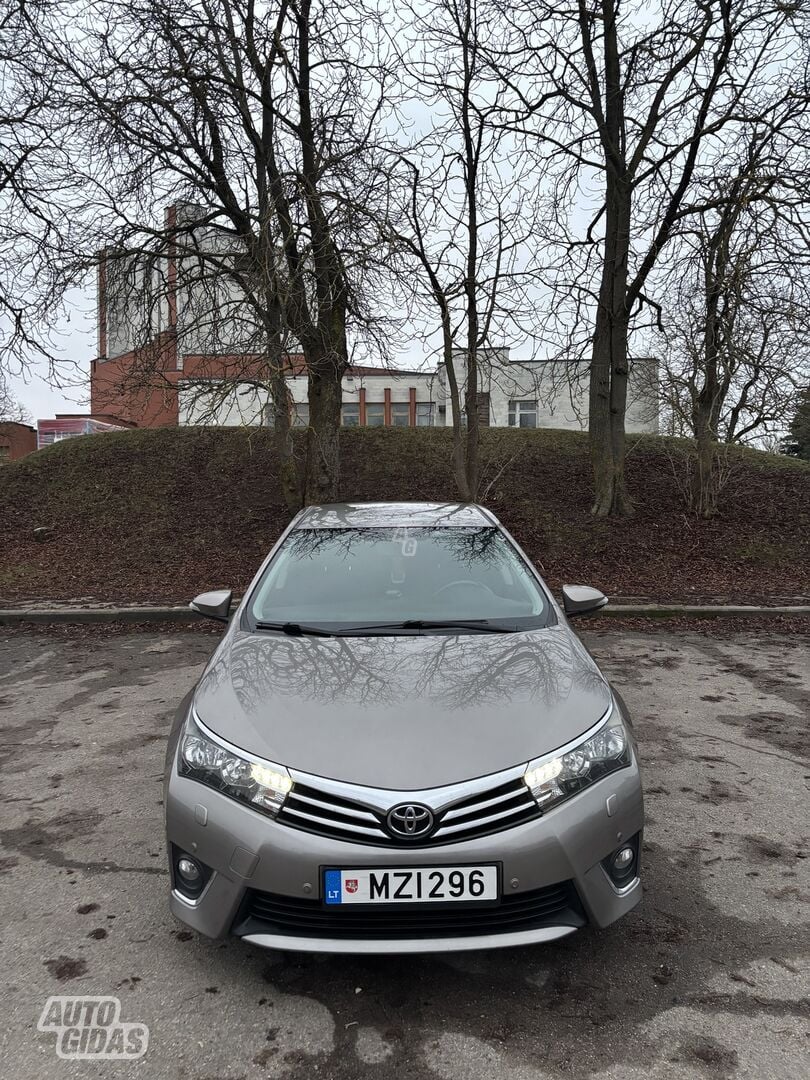 Toyota Corolla 2014 г Седан