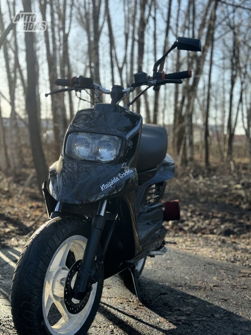 Yamaha Booster 2012 y Scooter / moped