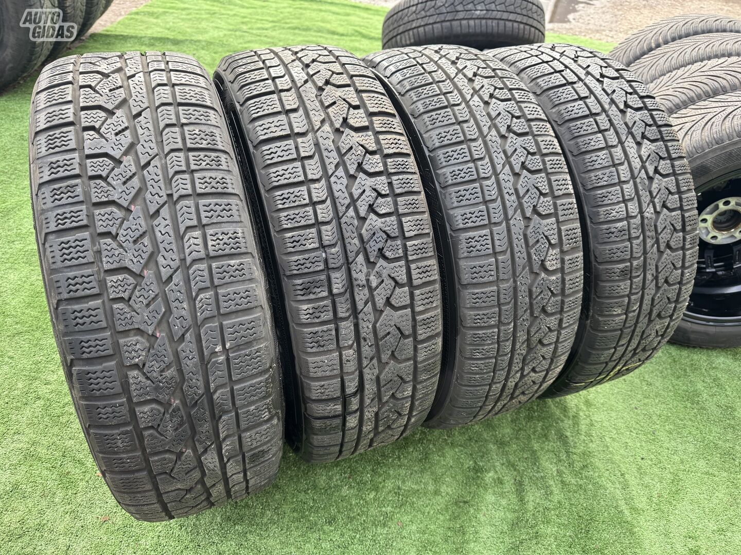 Kumho Siunciam, 7mm  R18 žieminės padangos lengviesiems