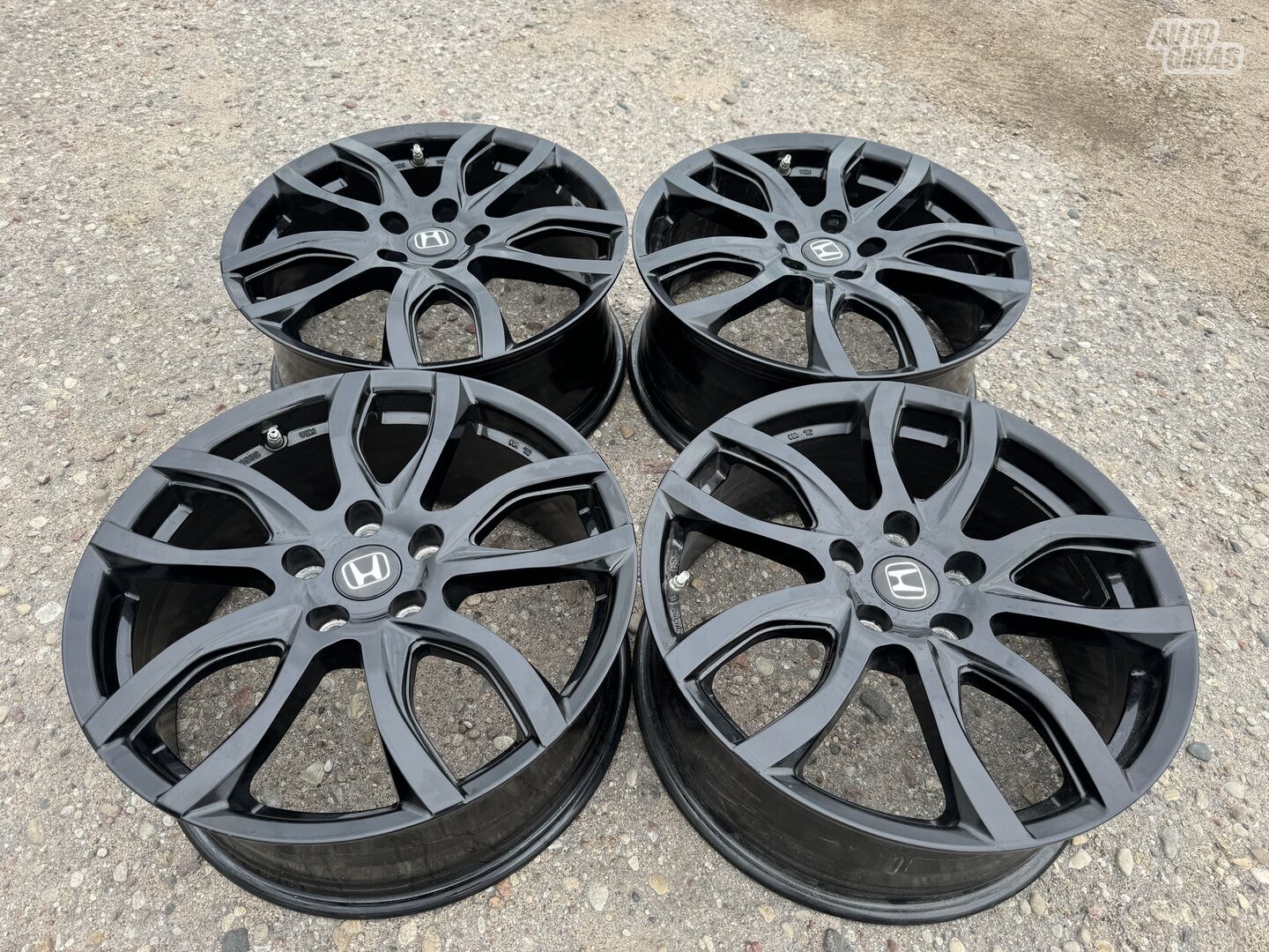 Honda Siunciam, 7,5J ET49 light alloy R18 rims