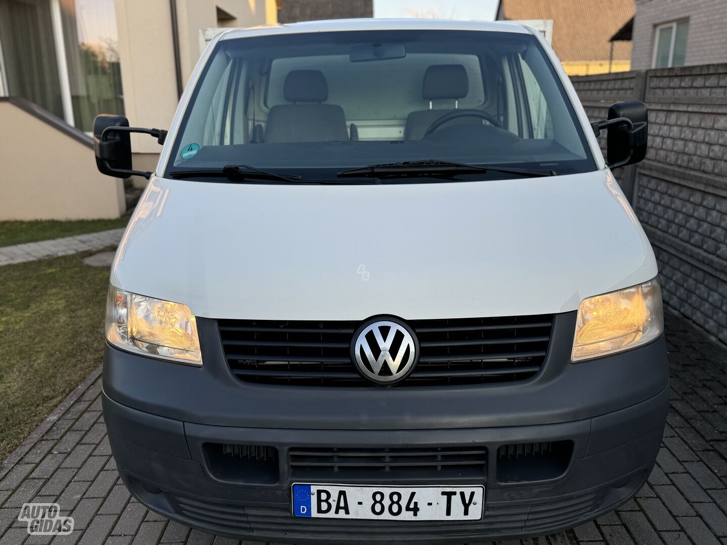 Volkswagen Transporter 2006 y Commercial auto (with box)