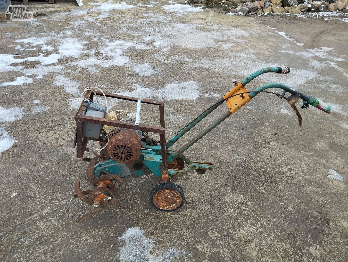 Motoblokas  2010 y Cultivator