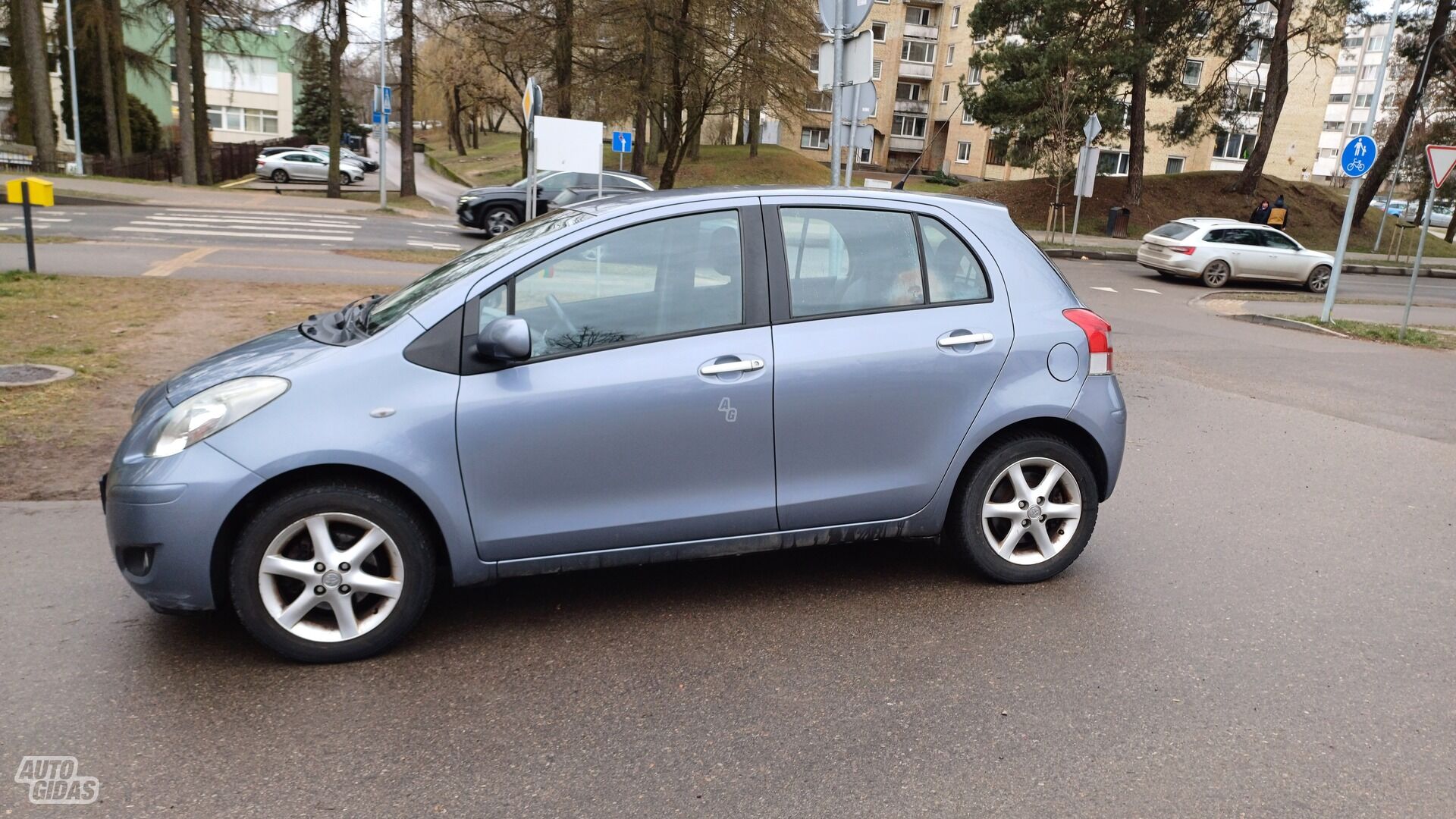 Toyota Yaris 2010 y Hatchback