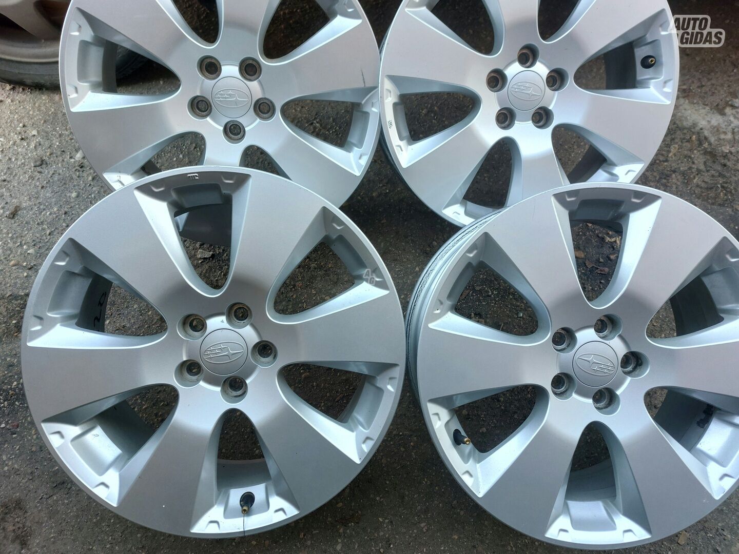 Light alloy R17 rims