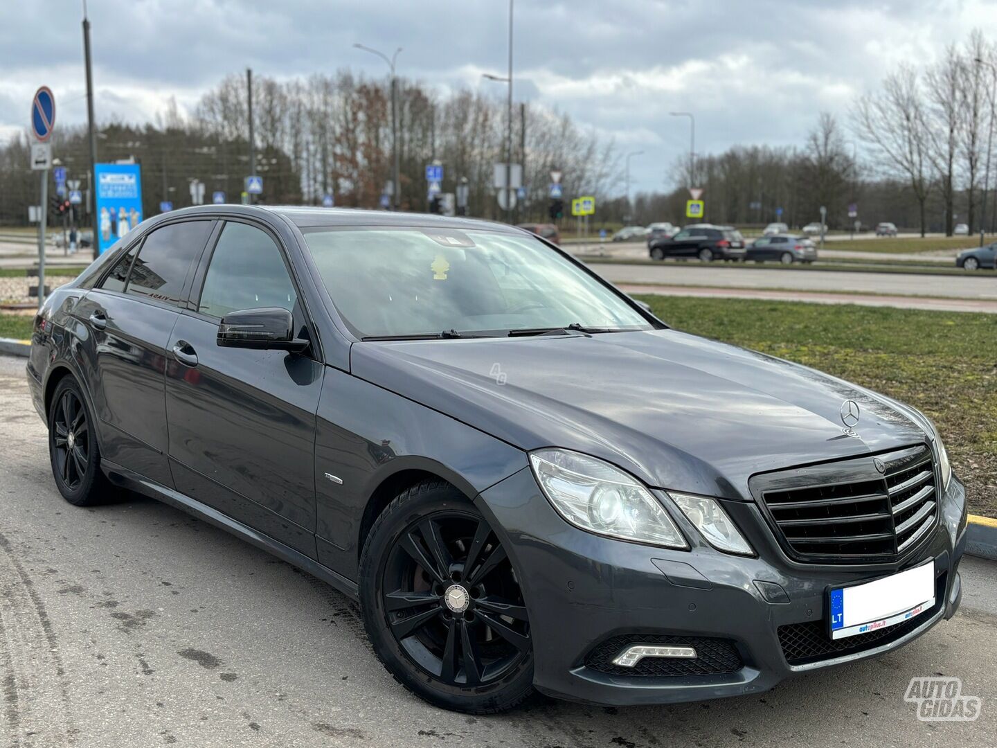 Mercedes-Benz E 200 2010 г Седан