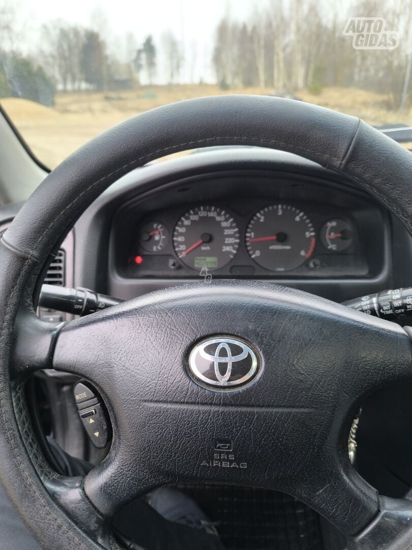 Toyota Avensis 2000 г Универсал