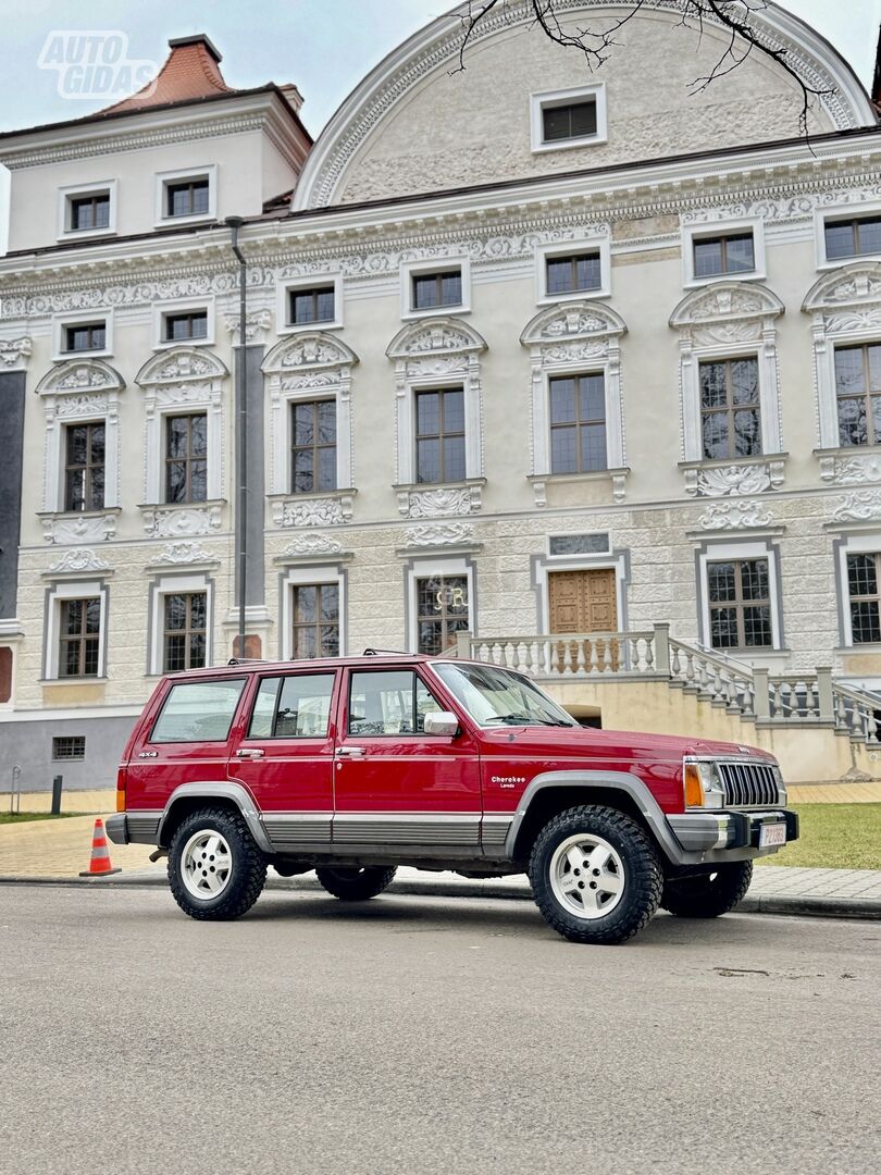 Jeep Cherokee 1989 y Off-road / Crossover