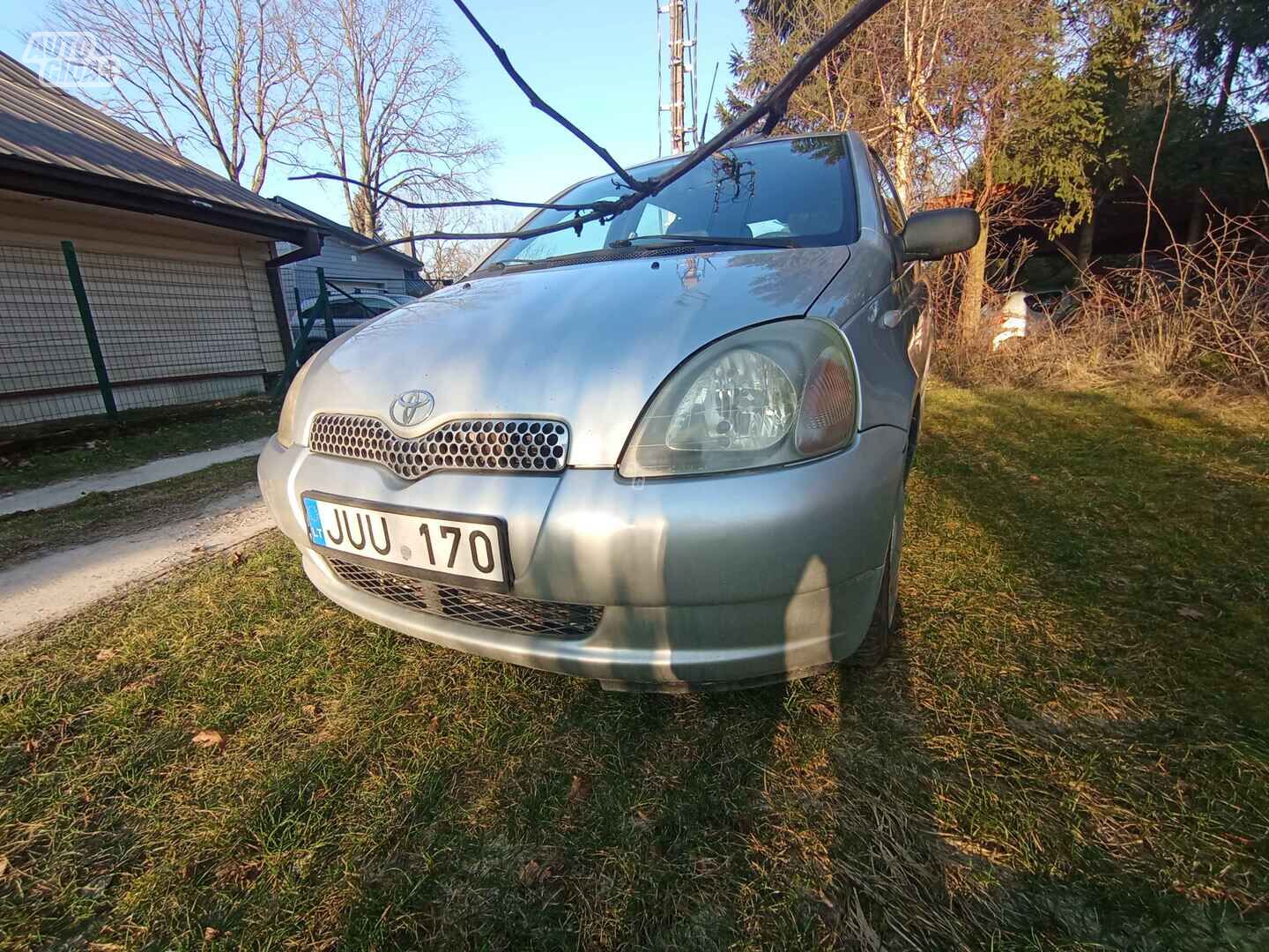 Toyota Yaris 2000 г Хэтчбек