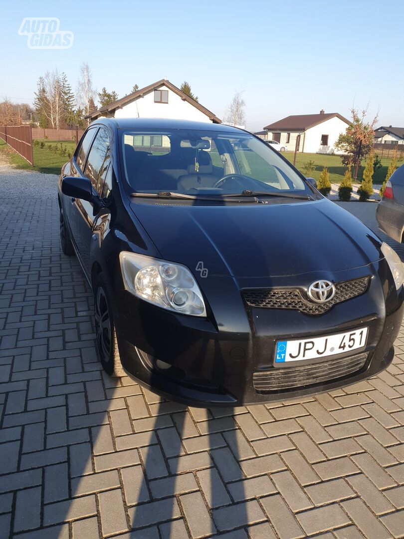 Toyota Auris 2008 y Sedan