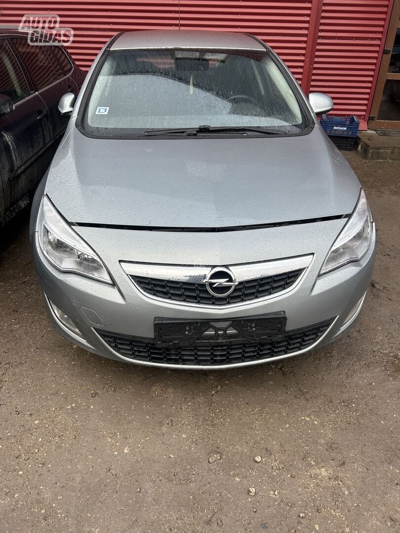 Opel Astra 2012 г запчясти