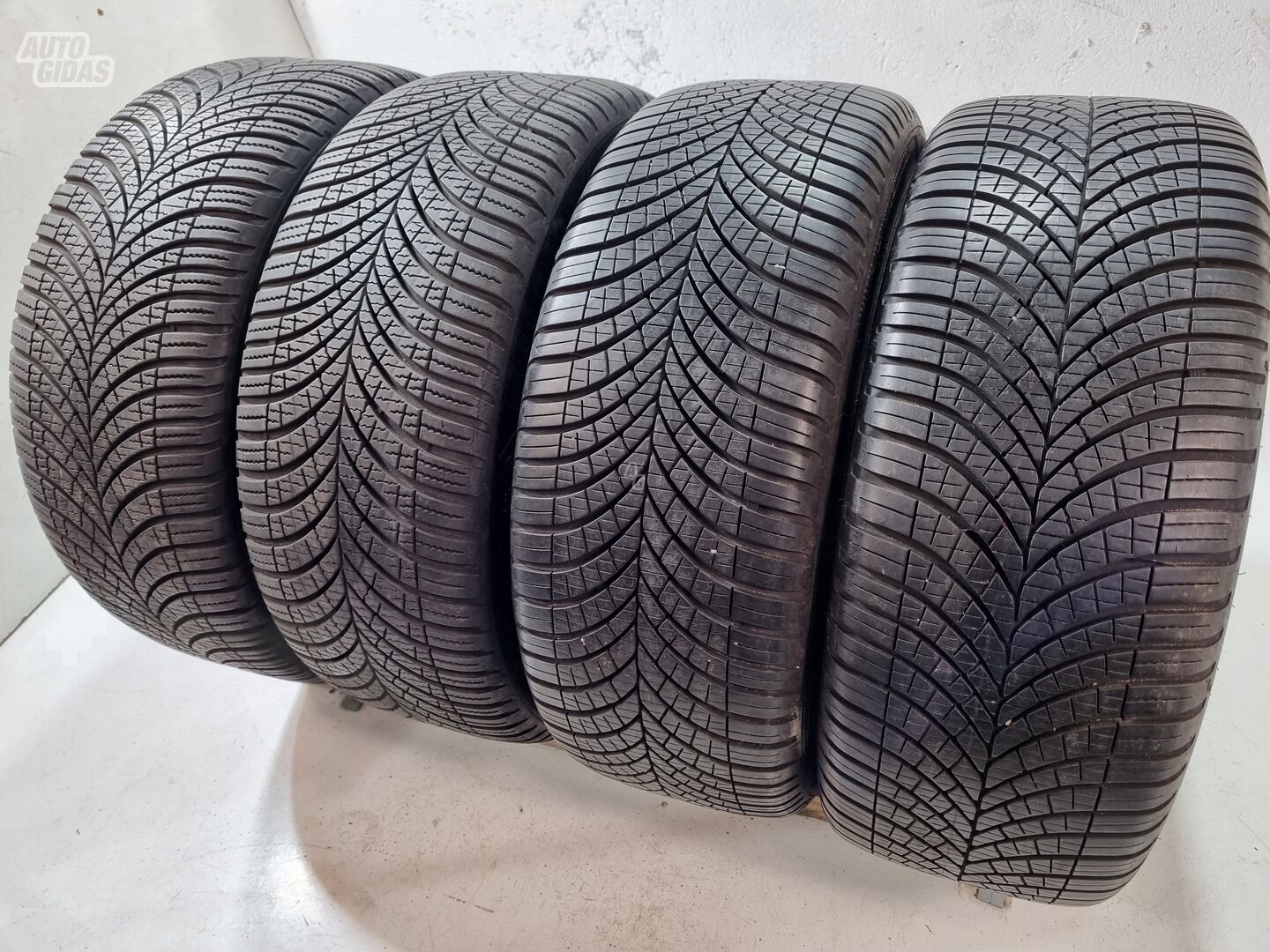 Goodyear 7-8mm, 2021m R18 universal tyres passanger car