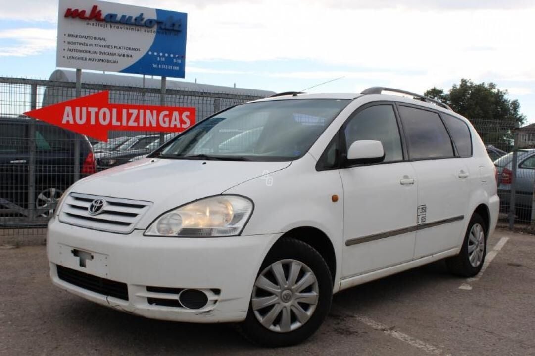 Toyota Avensis Verso 2001 г Минивэн