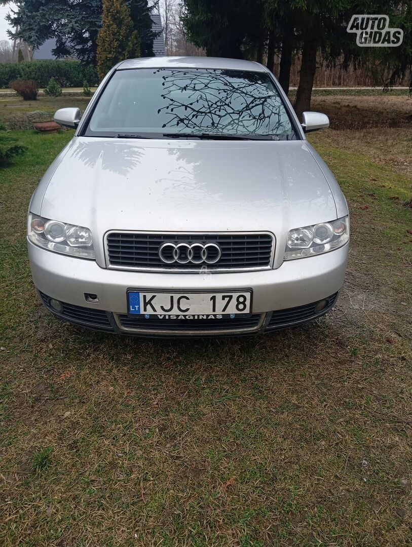 Audi A4 2001 m Sedanas