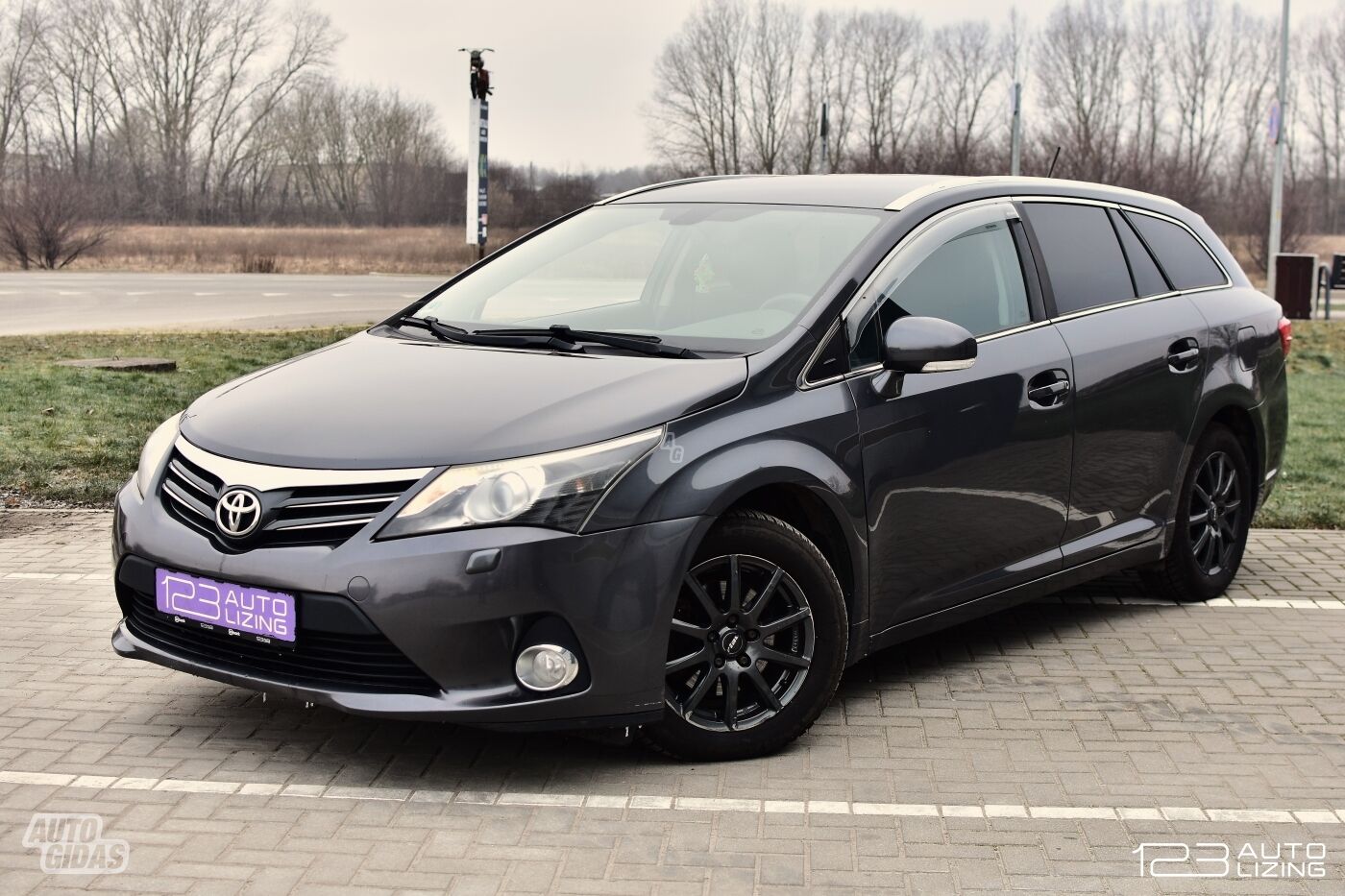 Toyota Avensis 2013 г Универсал